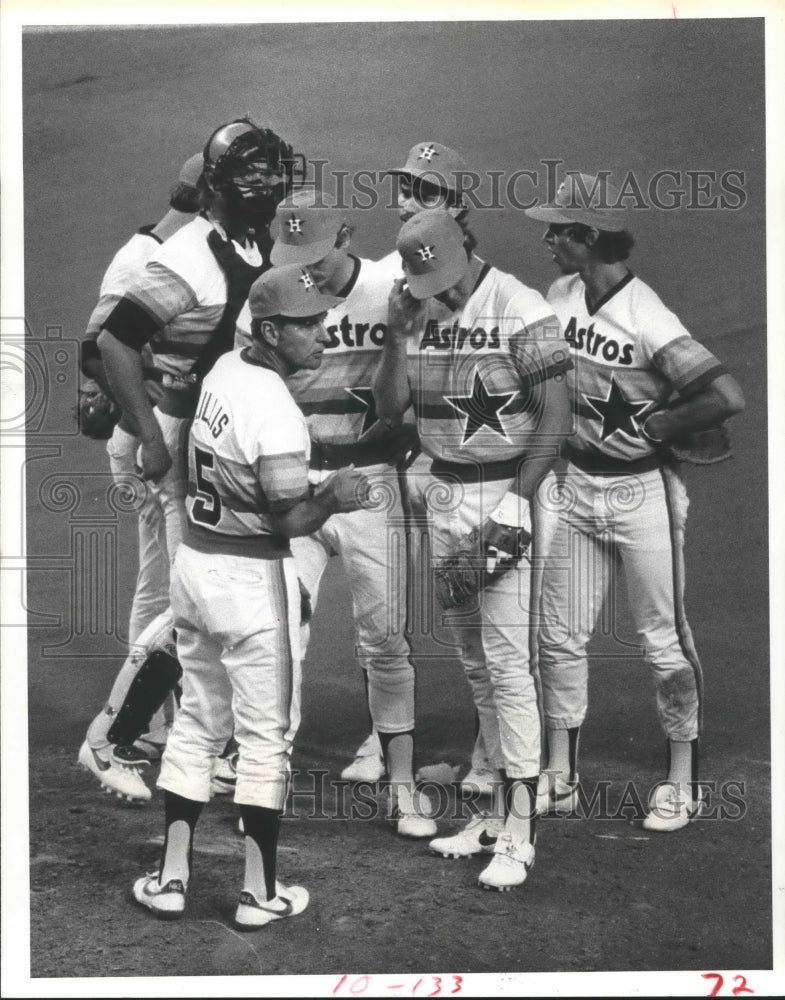 1983 Houston Astors Manager Bob Lillis with team members on field - Historic Images
