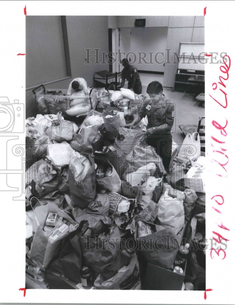1992 Man sorting food donated by Methodist Hospital, Houston - Historic Images