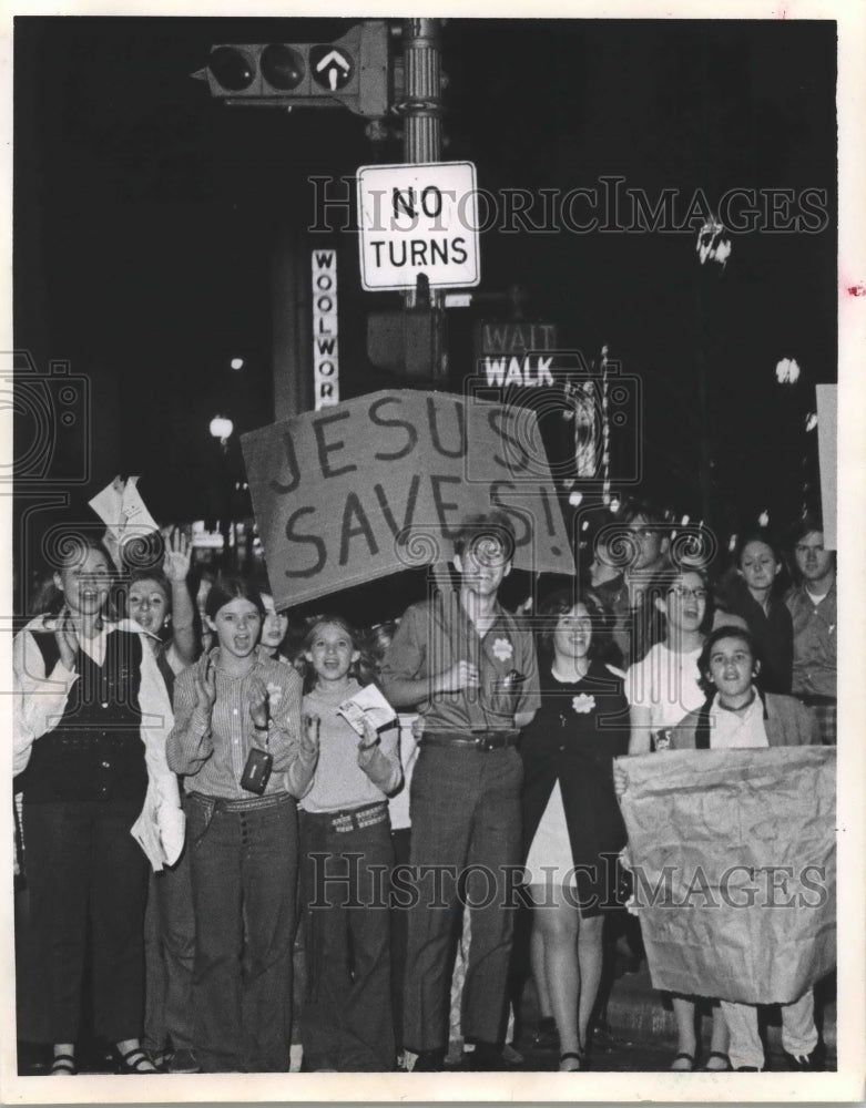 1971 First Baptist Church youth crusaders march in Houston - Historic Images