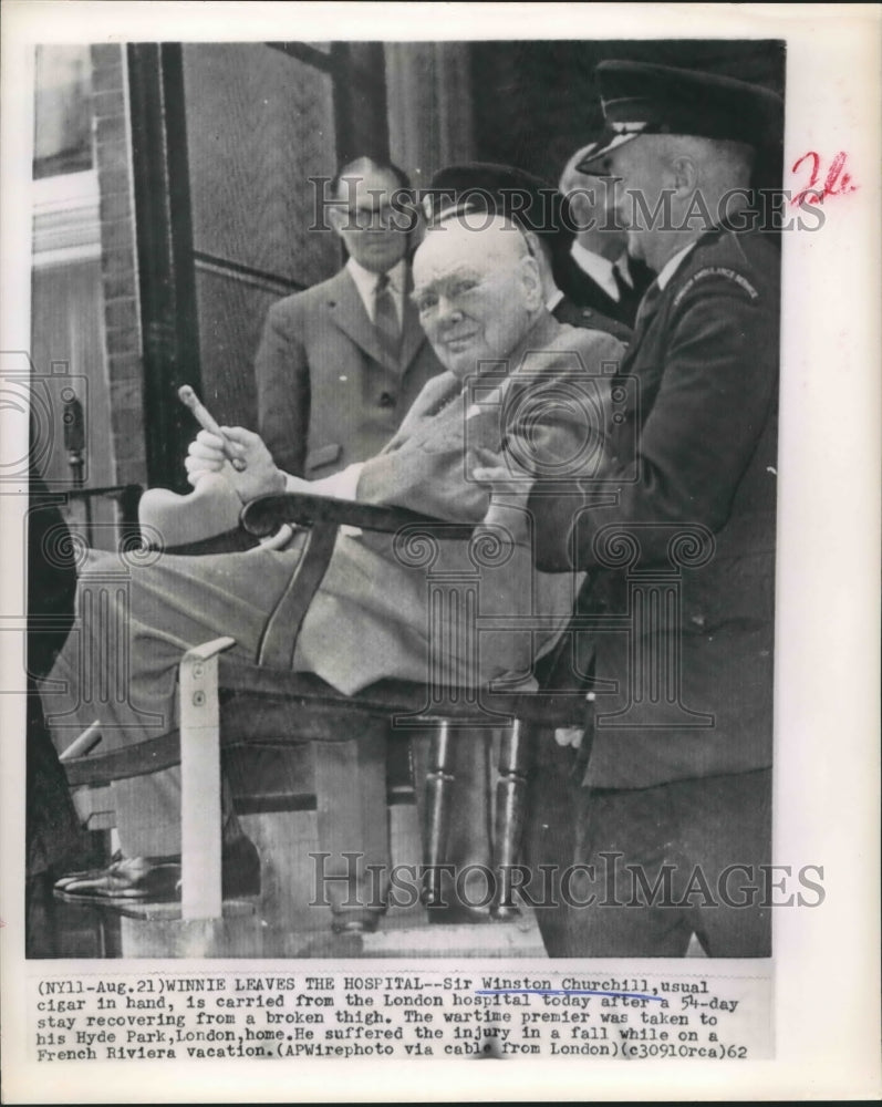 1962 Press Photo Sir Winston Churchill Leaves Hospital, London, England - Historic Images