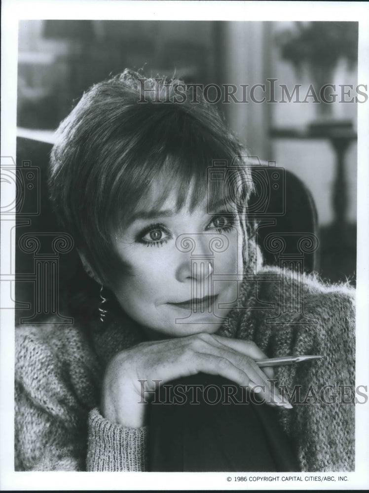 1986 Press Photo Actress Shirley MacLaine Stars in &quot;Out on a Limb&quot; - hca25607 - Historic Images