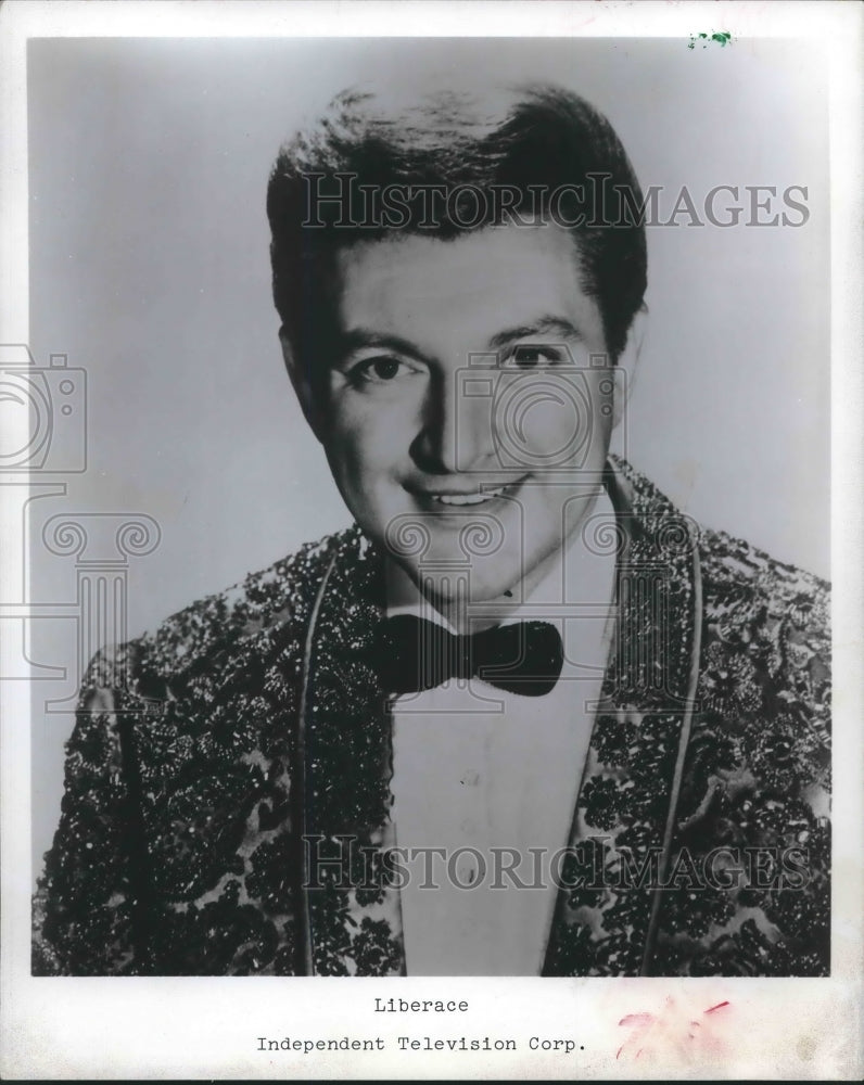 1969 Press Photo Entertainer Liberace - hca25627 - Historic Images