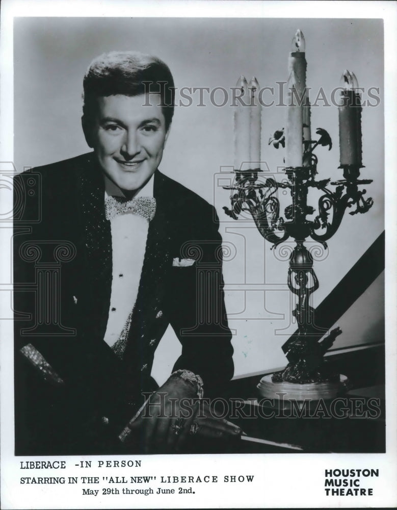 1969 Press Photo Entertainer Liberace to Star at Houston Music Theatre, Texas - Historic Images