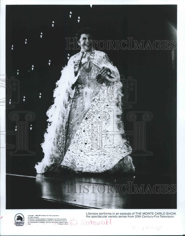 1982 Pianist Liberace Performs in &quot;The Monte Carlo How&quot; - Historic Images