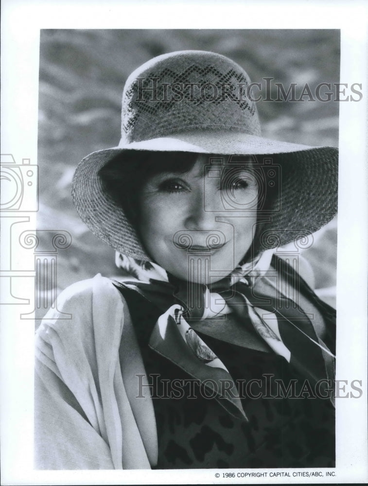 1986 Press Photo Shirley MacLaine as herself in "Out on a Limb" autobiography - Historic Images