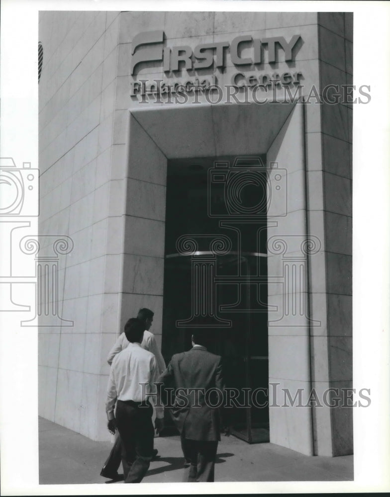 1987 People going into First City Financial Center - Houston - Historic Images