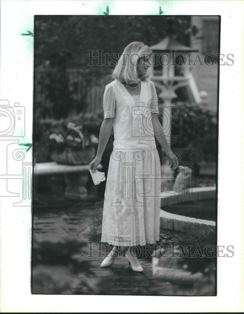 1986 Model Elizabeth Burton of InterMedia Modeling Agency - Houston - Historic Images