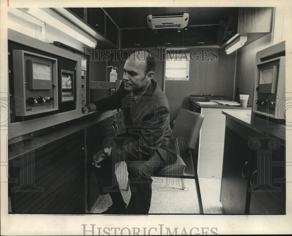 1971 Press Photo Director of public health engineering div., Gerald Hord in TX - Historic Images