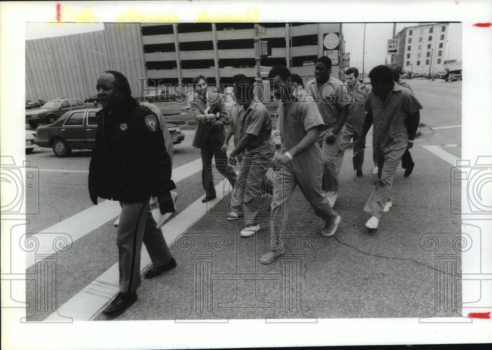 1989 Harris County Jail inmates returned from court, Houston - Historic Images