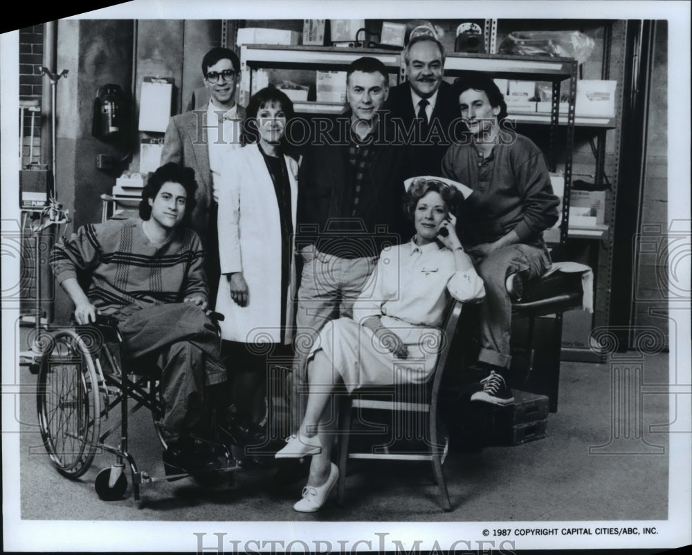 1987 Alan Arkin and cast of &quot;HARRY&quot; on ABC - Historic Images