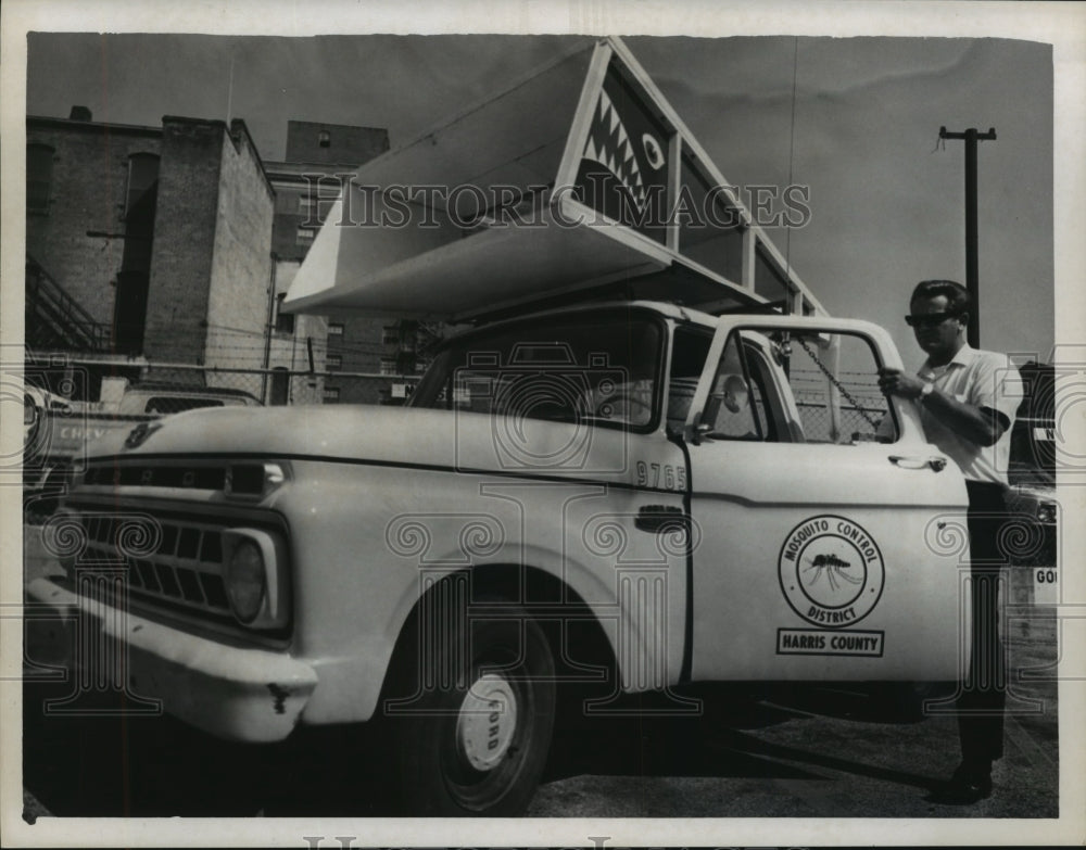 1966 Press Photo Mosquito fog truck in Harris County Texas - hca26084 - Historic Images