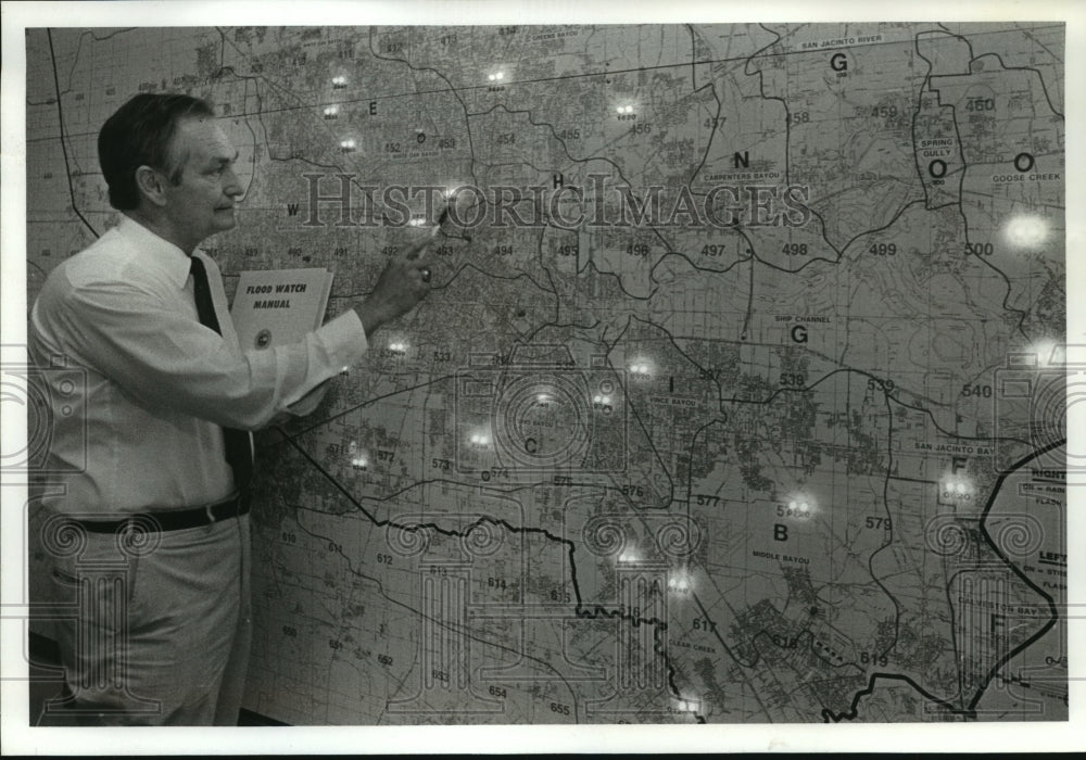 1984 Bill Evans of Harris Co Flood Control District with flood map - Historic Images
