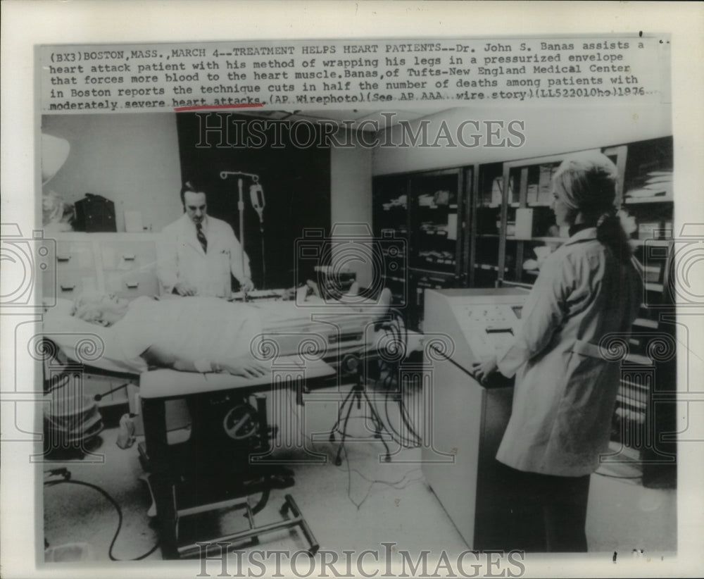 1976 Dr. John Banas with heart attack patient in Boston - Historic Images