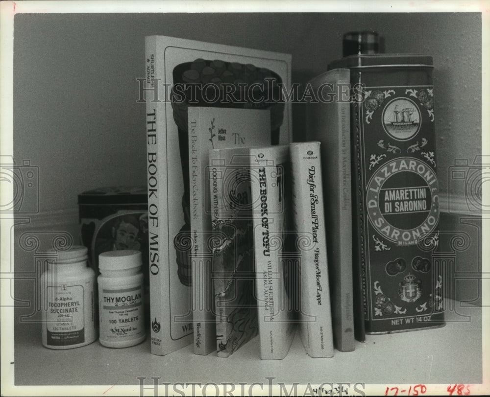 1983 Eileen &amp; Dennis Baker&#39;s Cookbooks on shelf, Houston - Historic Images