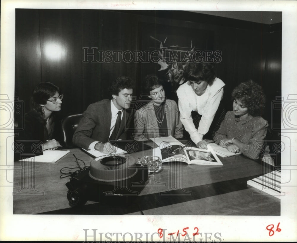 1983 Allied Bank Employees Learn About Building's Art Collection - Historic Images