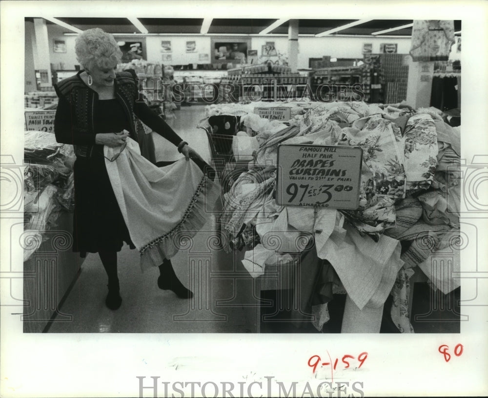 1983 Beverley Sutton in Fiesta Mart - Houston - Historic Images