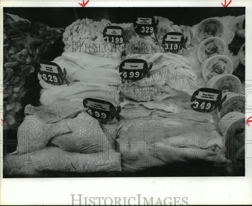 1986 Varieties of fish for sale in Kroger, Houston, Texas - Historic Images
