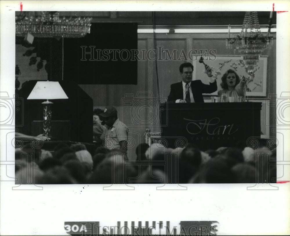 1988 Jerry & Wynonne Hart at auction at Hart Galleries, Houston, TX - Historic Images
