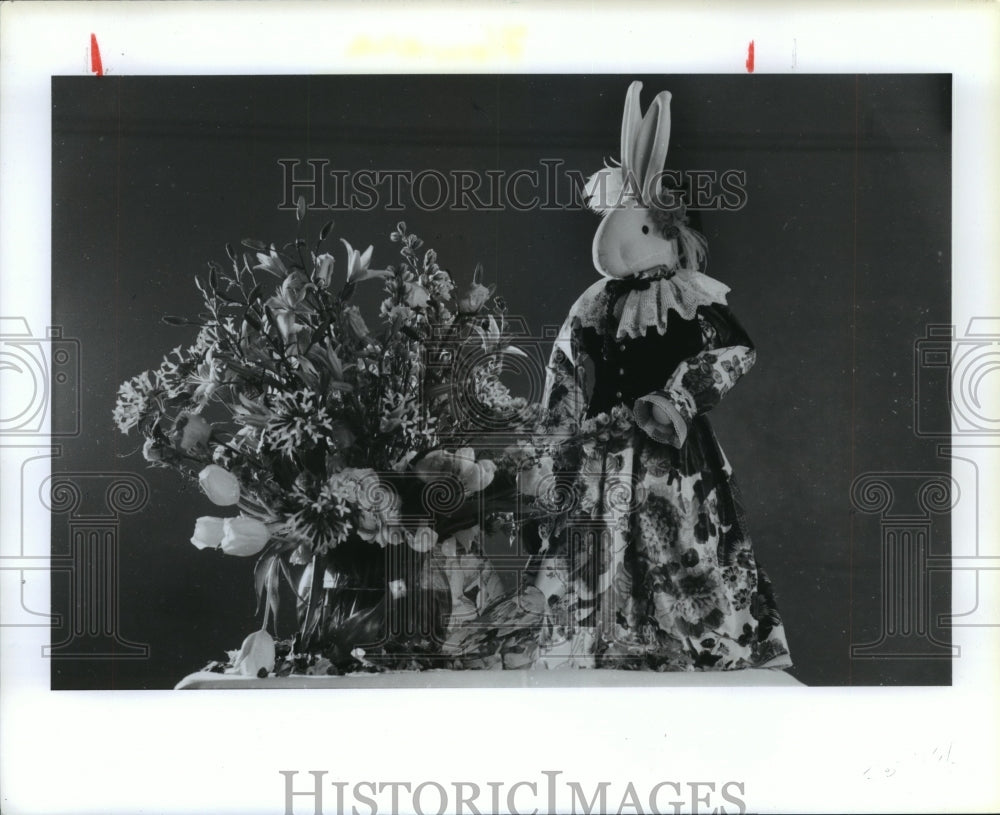 1990 Bouquet of Lilies, Bouvardia, Tulips and Larkspur - Historic Images