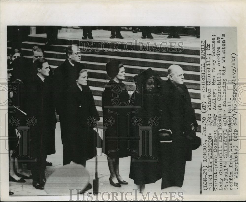 1965 Press Photo Winston Churchill&#39;s family at St. Paul&#39;s Cathedral for funeral - Historic Images