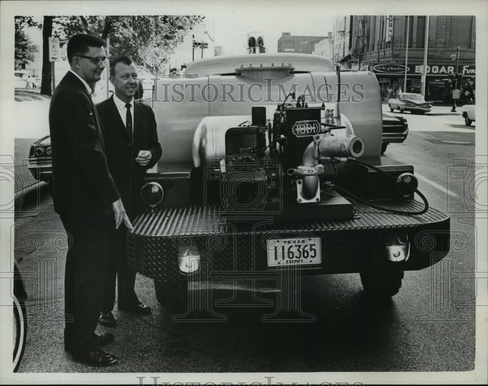 1965 Press Photo Men by mosquito fogging truck in Harris Co Texas - hca26400 - Historic Images