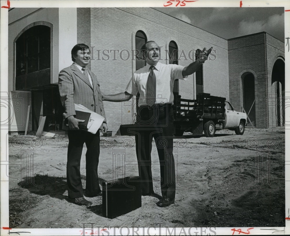1978 Gulf Coast Bible College employees discuss expansion in Houston - Historic Images