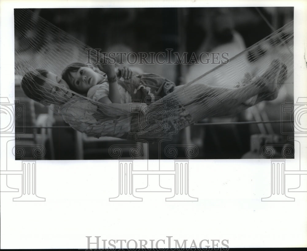 1990 Patrick Sinclair and Jennifer Farmer in hammock at TX Fair - Historic Images