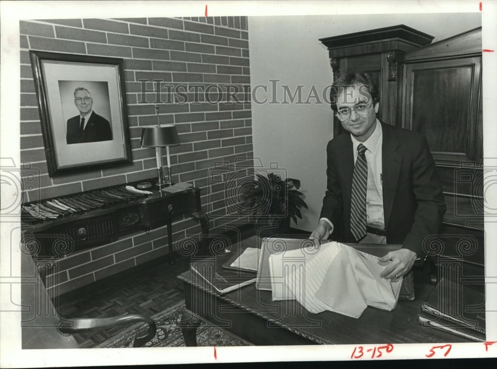 1983 Sam Danna of Hamilton Shirt Co. shows swatches in Houston, TX - Historic Images