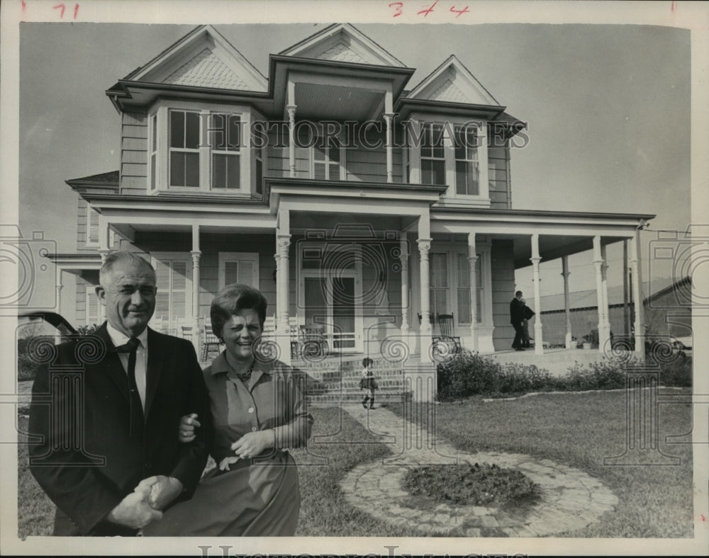 1966 Press Photo Mr. &amp; Mrs. J.O. Terry home received historical medallion in TX - Historic Images