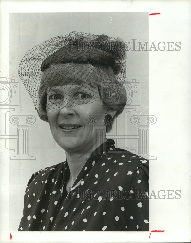 1987 Dr. Kay Ehlers-Park in 1940s veiled hat from her collection, TX - Historic Images