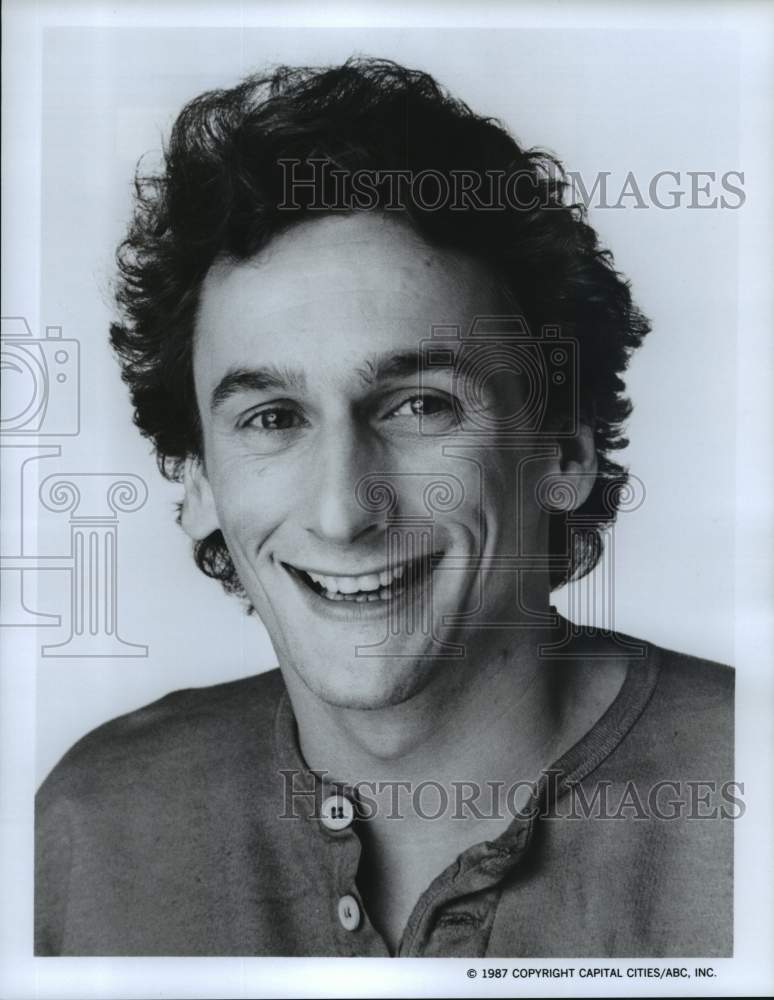 1987 Matt Craven as Bobby Kratz in ABC comedy series "Harry" - Historic Images