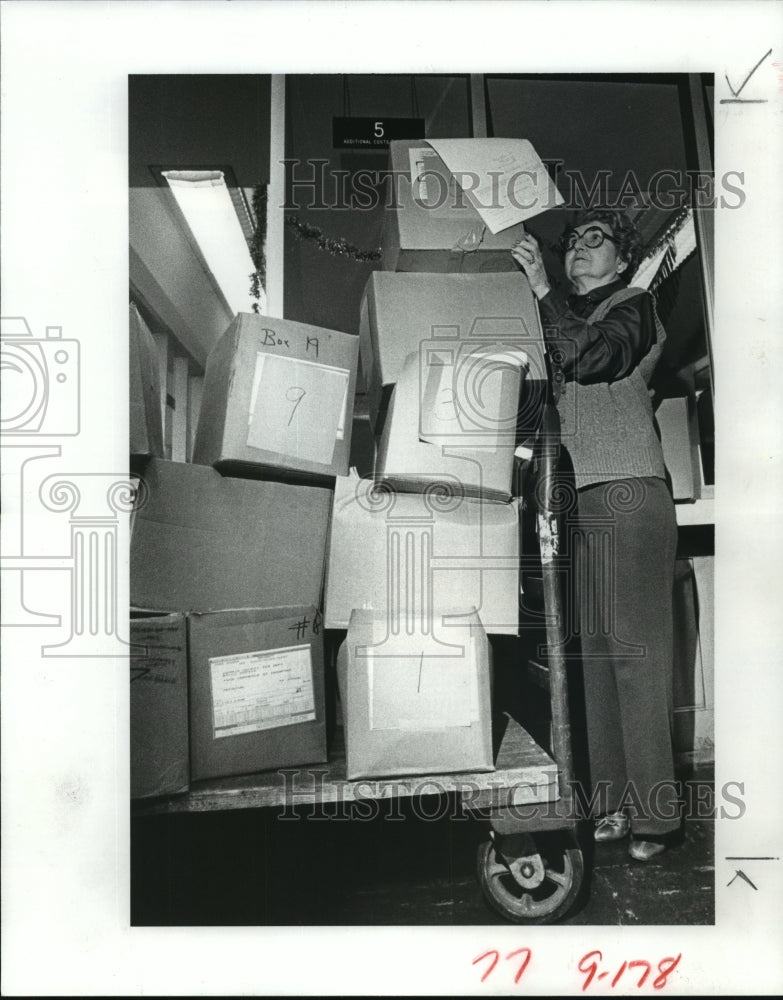 1982 Harris Co employee Gelena Gallup moves tax records in TX - Historic Images