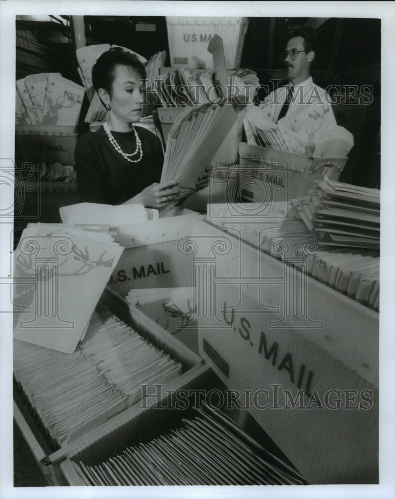 1993 Hartford Life Insurance Co employees mail new policies in MN - Historic Images