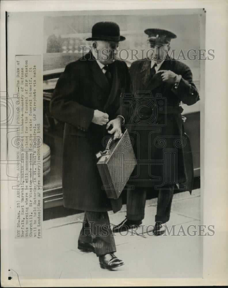 1965 Press Photo Duke of Norfold Earl Marshall at London&#39;s Ministry of Defense - Historic Images