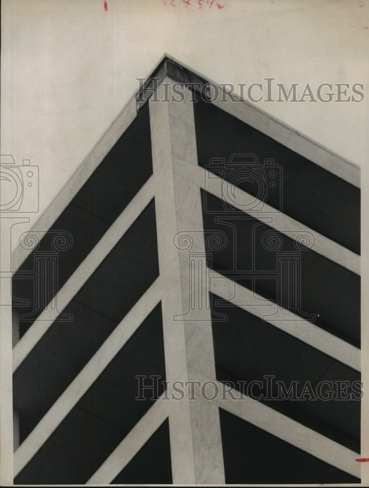 1961 Press Photo Missing marble from First City after lightning strike in Texas - Historic Images