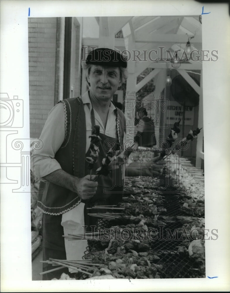 1988 Pete Santikas sells shish kabob at Greek Festival in Houston. - Historic Images