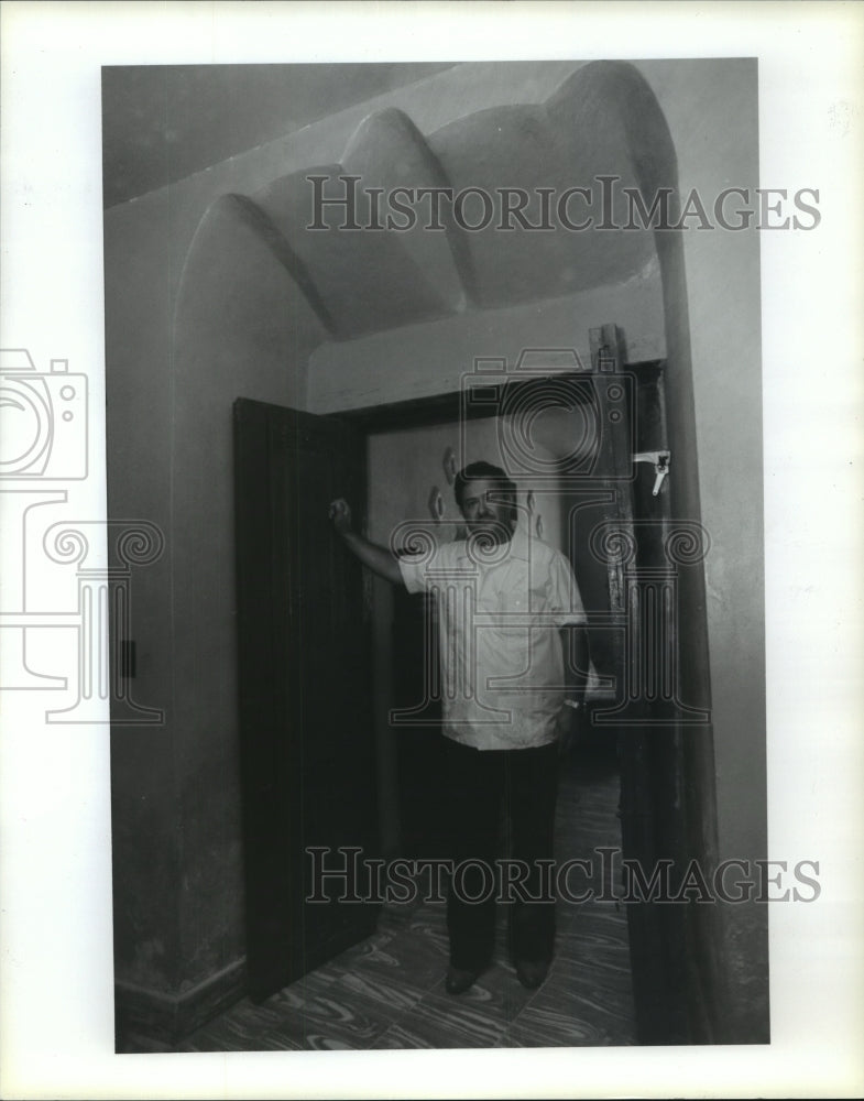 Press Photo Man stands in doorway in Guerrero, Mexico - hca27160 - Historic Images