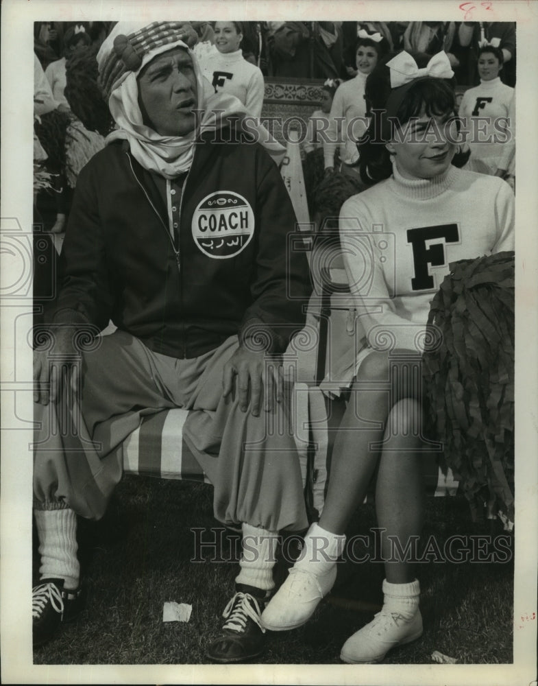 1969 Press Photo Shirley MacLaine in "John Goldfarb, Please Come Home" - Historic Images