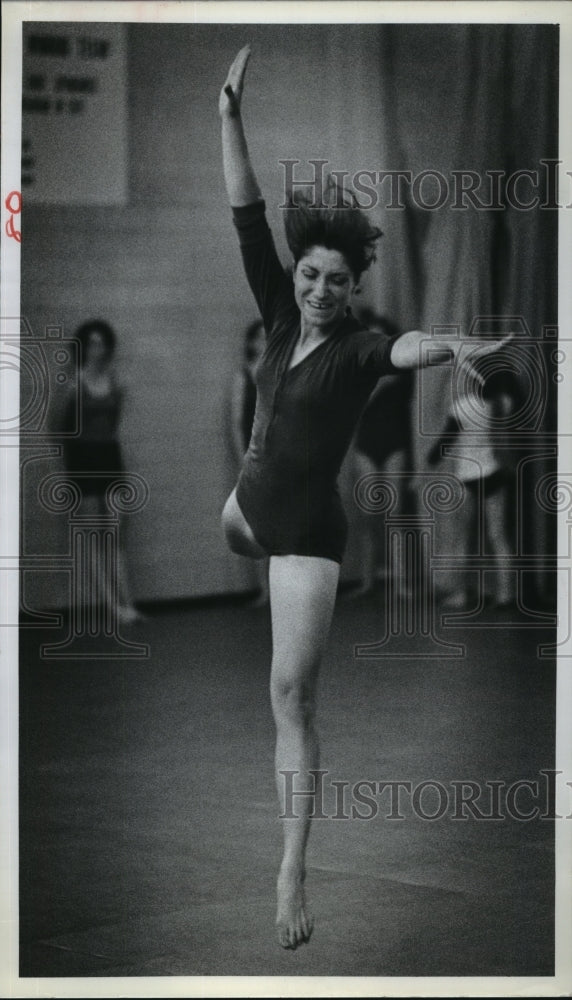 1978 Gymnast Lillian performs floor exercise - Historic Images