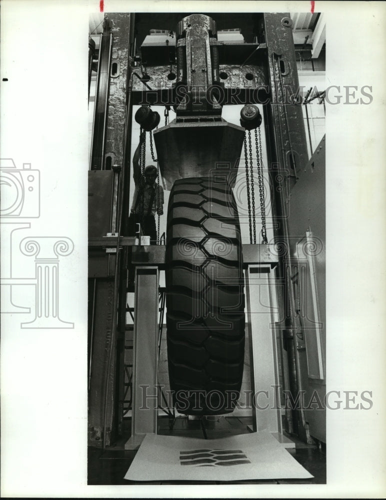 1988 Mid-Sized Unisteel Earthmover Tire Tested - Goodyear Laboratory - Historic Images