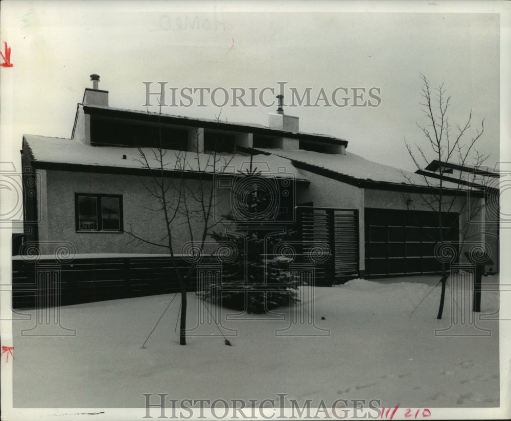 1981 Super-insulated home by Concept Construction of Saskatchewan - Historic Images