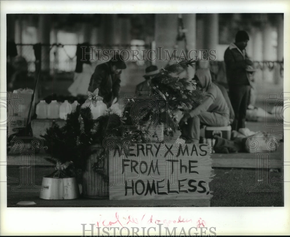 1988 Homeless decorate for Xmas under bridge in Houston - Historic Images
