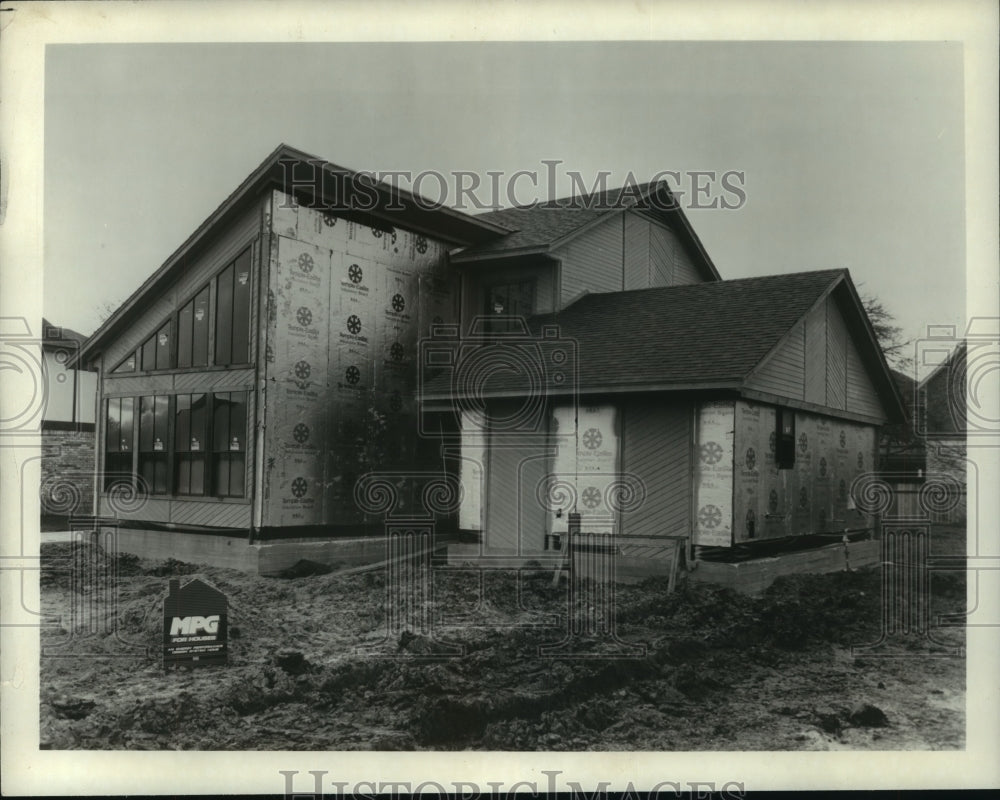 1983 Contempory Houston home by A&A Builders under construction - Historic Images