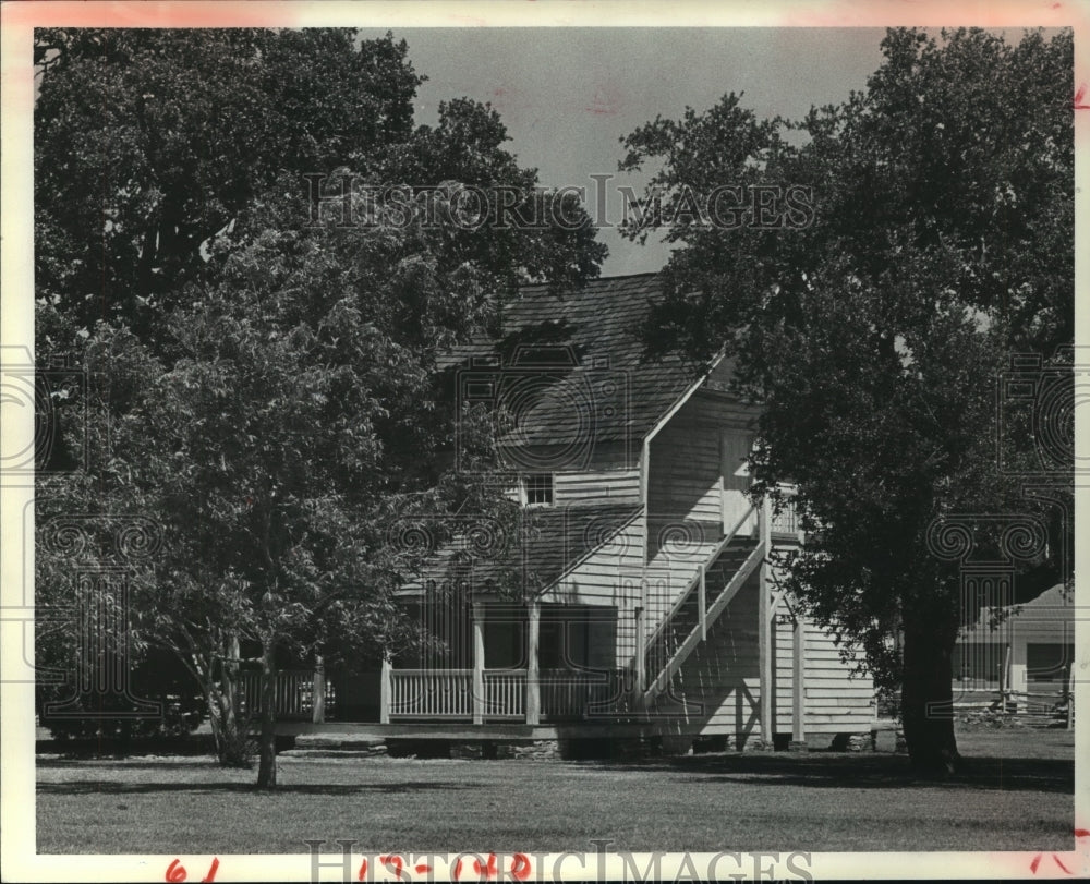 1982 George Henkel home in Round Top, Texas - Historic Images