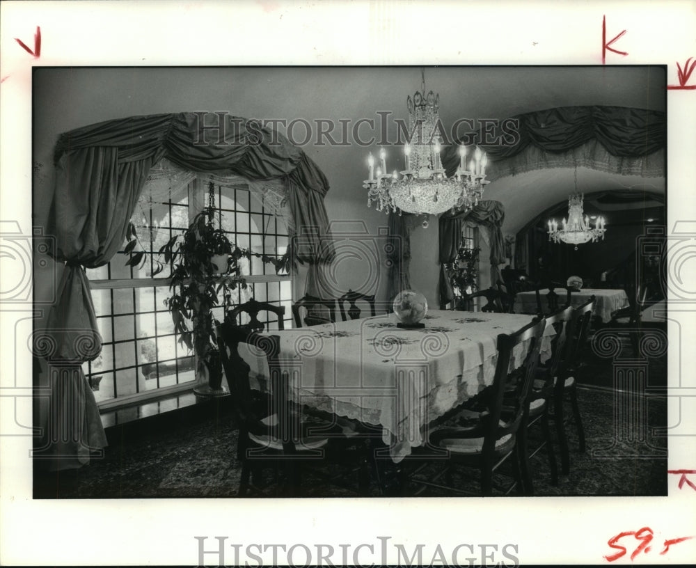 1980 Dining room of Conway home - Historic Images