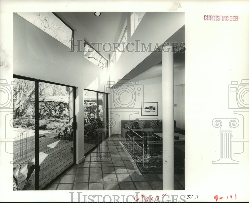 1983 Large windows inside dining room of Houston home - Historic Images