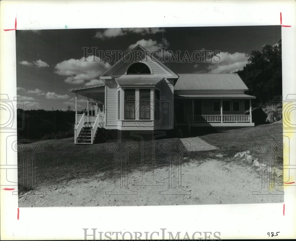 1988 1884 renovated Texas farmhouse near Austin - Historic Images