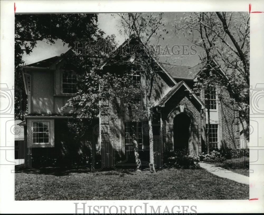 1988 Auction home with arched entranceway in Sugar Mill - Historic Images