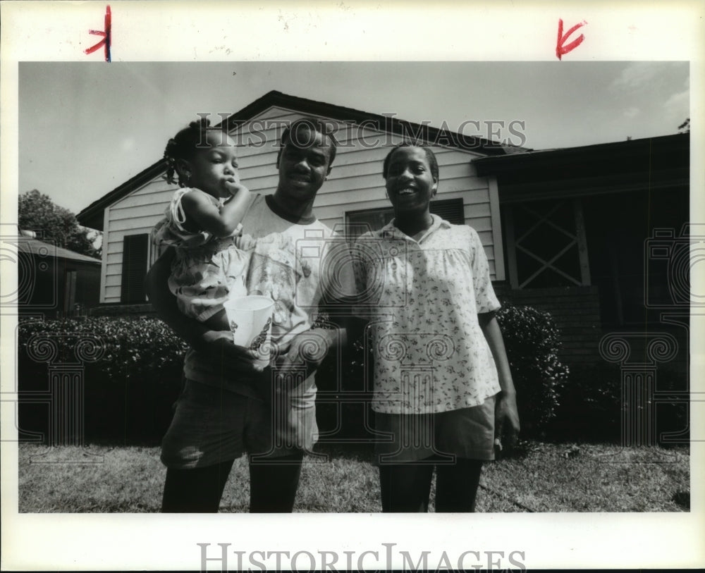 1986 Kim & Greg Cruise in front of home they won it Houston lottery - Historic Images