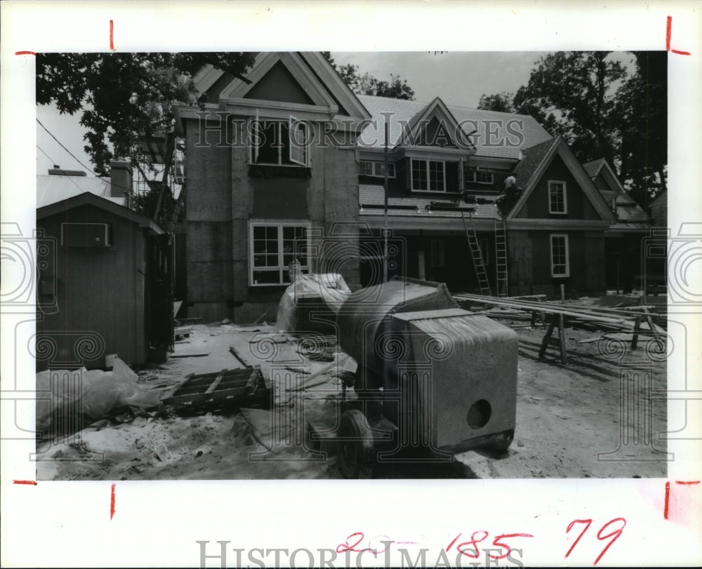 1989 West University, Houston home under construction - Historic Images